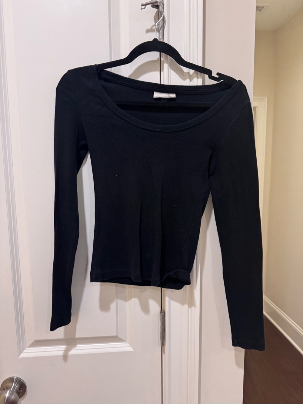 Universal Thread Black Long-Sleeve Scoop Neck Ribbed Top
